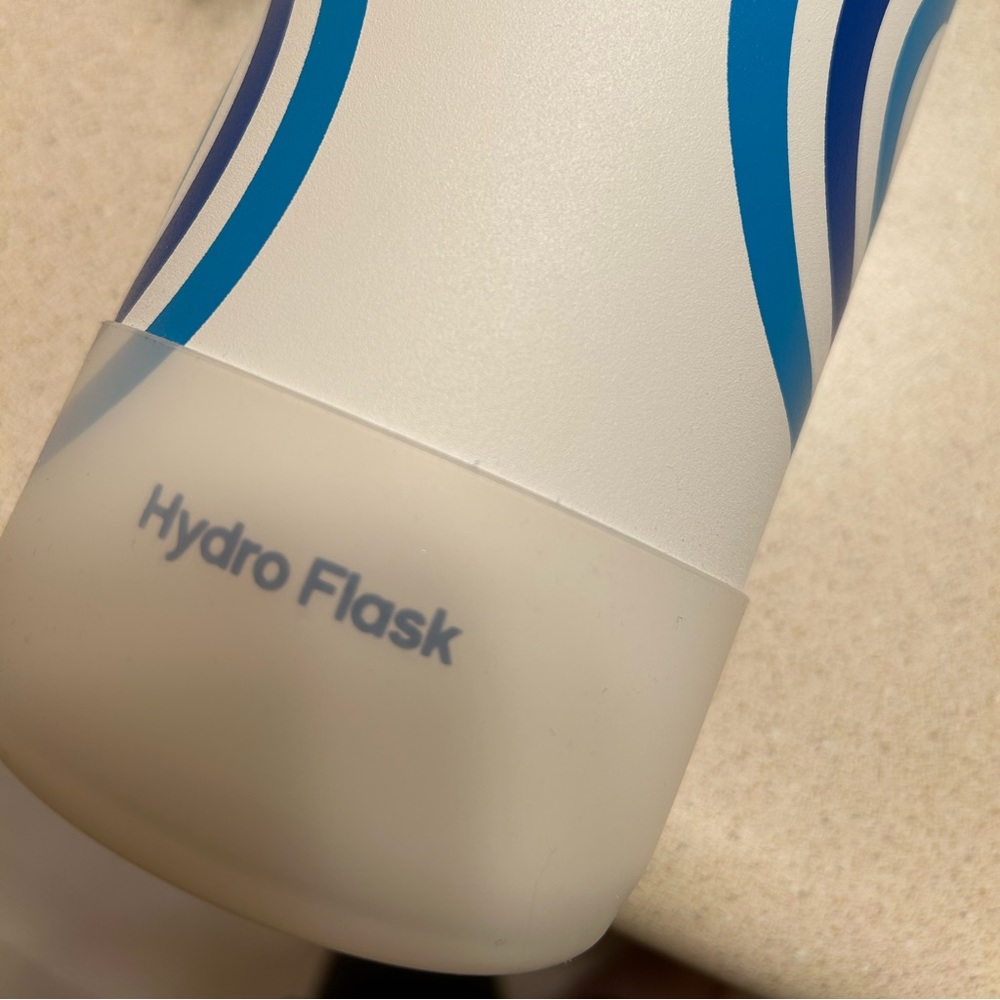 Hydroflask - Picture 6 of 7